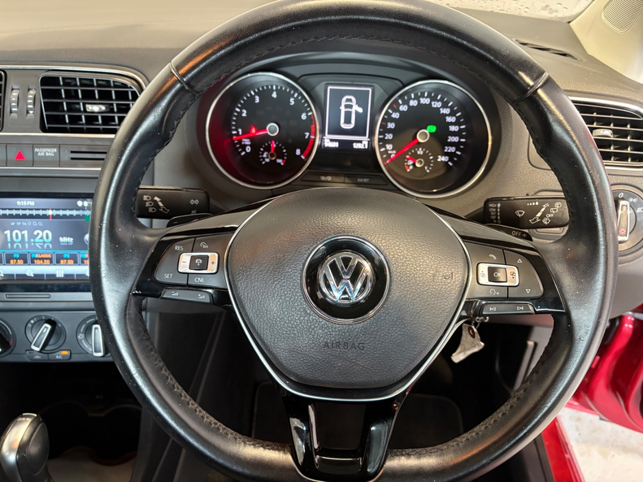 2015 Volkswagen Polo - image 5