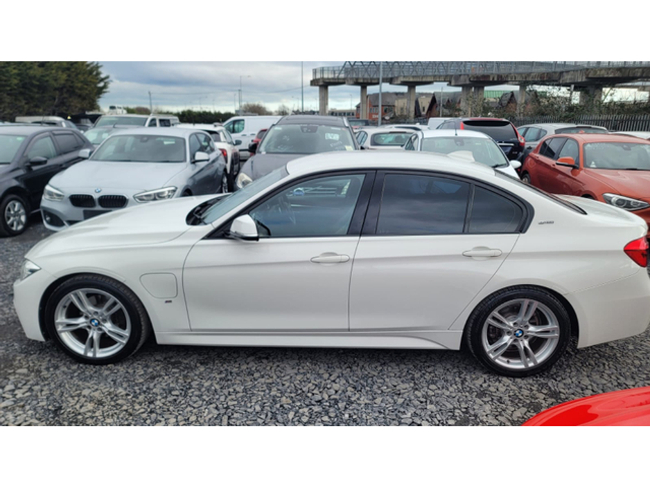 2016 BMW 3 Series - image 4