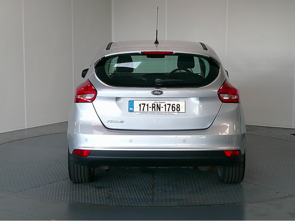 2017 Ford Focus - image 6