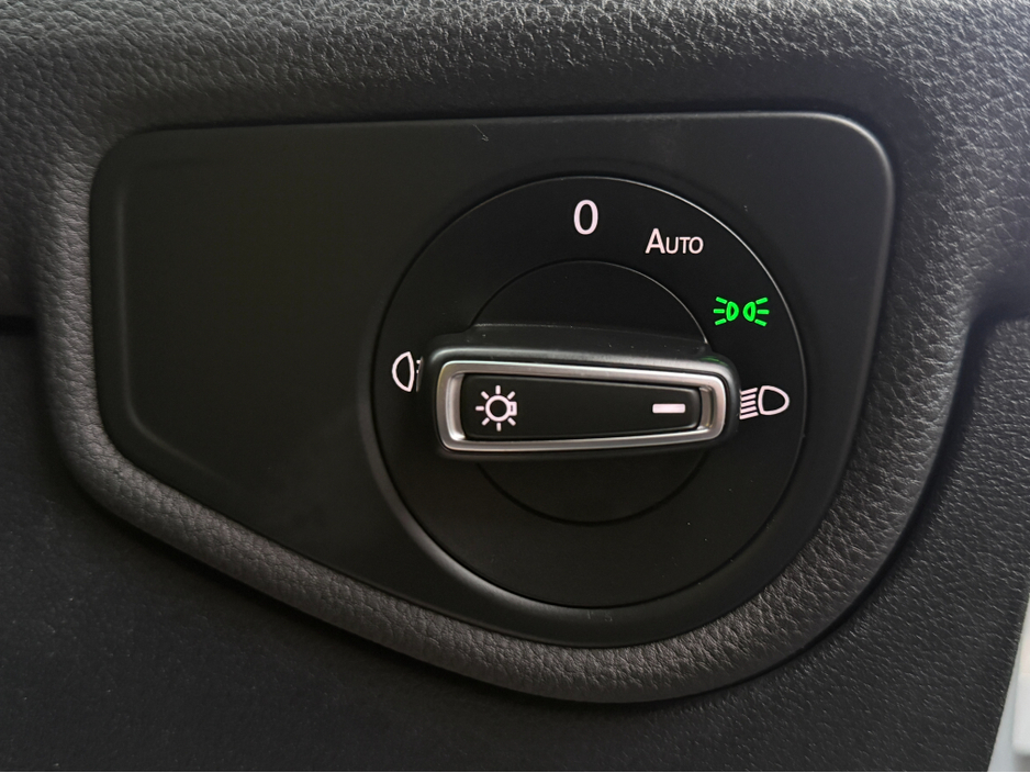 2016 Volkswagen Touran - image 17