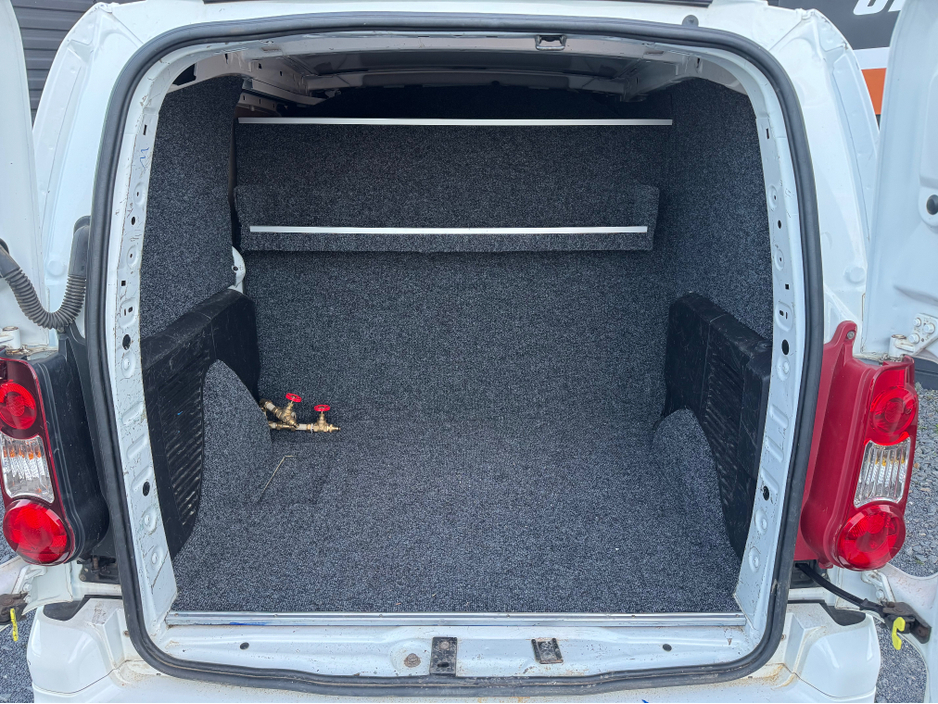 2017 Peugeot Partner - image 13