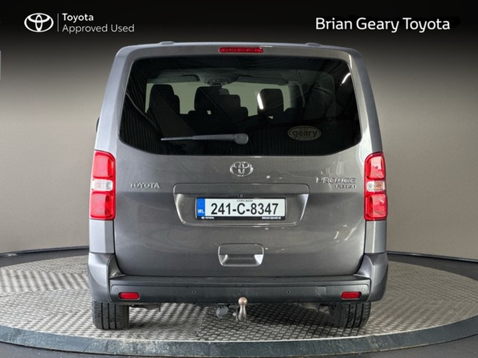 2024 Toyota Proace Verso - image 4