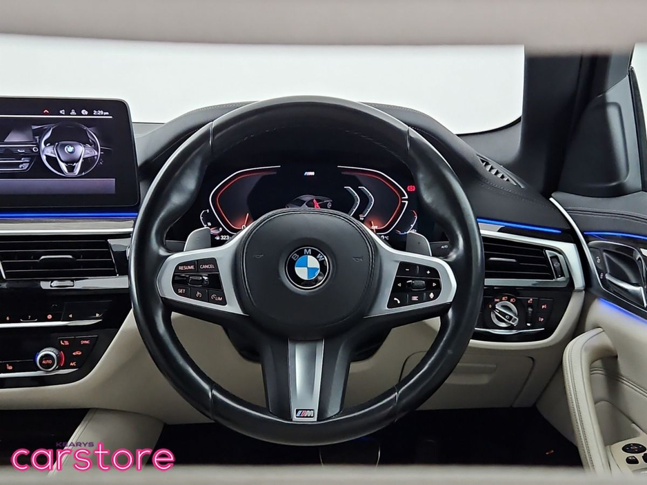 2021 BMW 5 Series - image 18