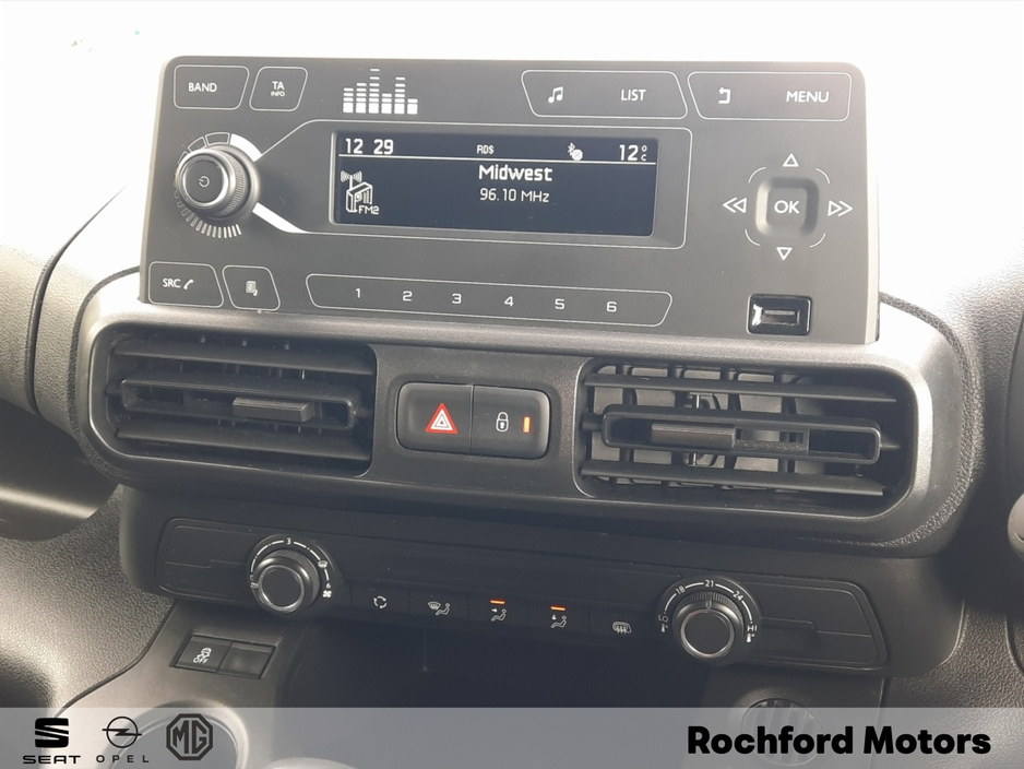 2022 Opel Combo - image 13