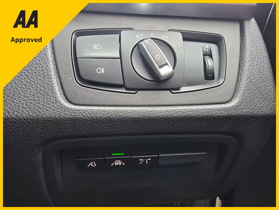 2018 BMW 3 Series - image 18