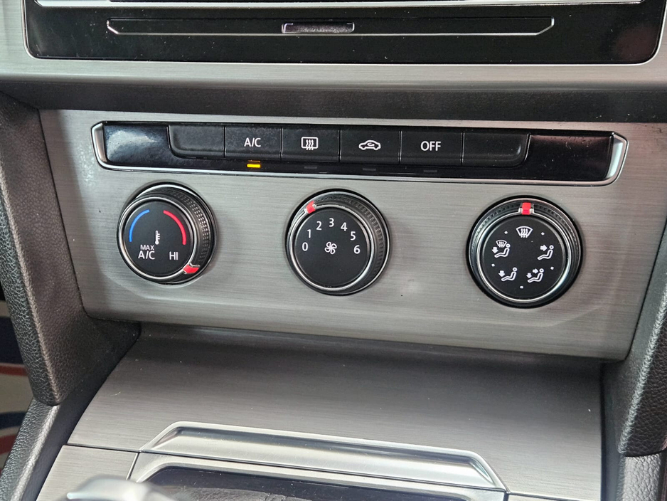 2018 Volkswagen Passat - image 10