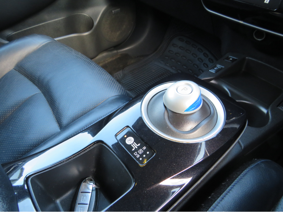 2014 Nissan Leaf - image 2