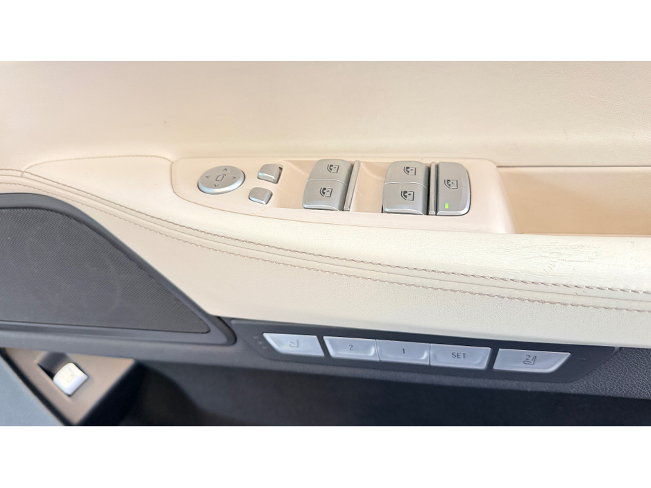 2018 BMW 7 Series - image 9