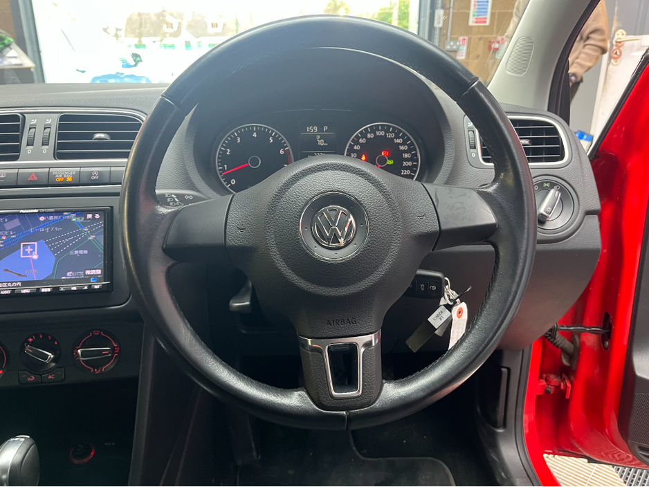 2014 Volkswagen Polo - image 8