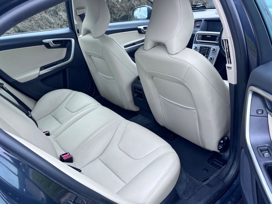 2018 Volvo S60 - image 8