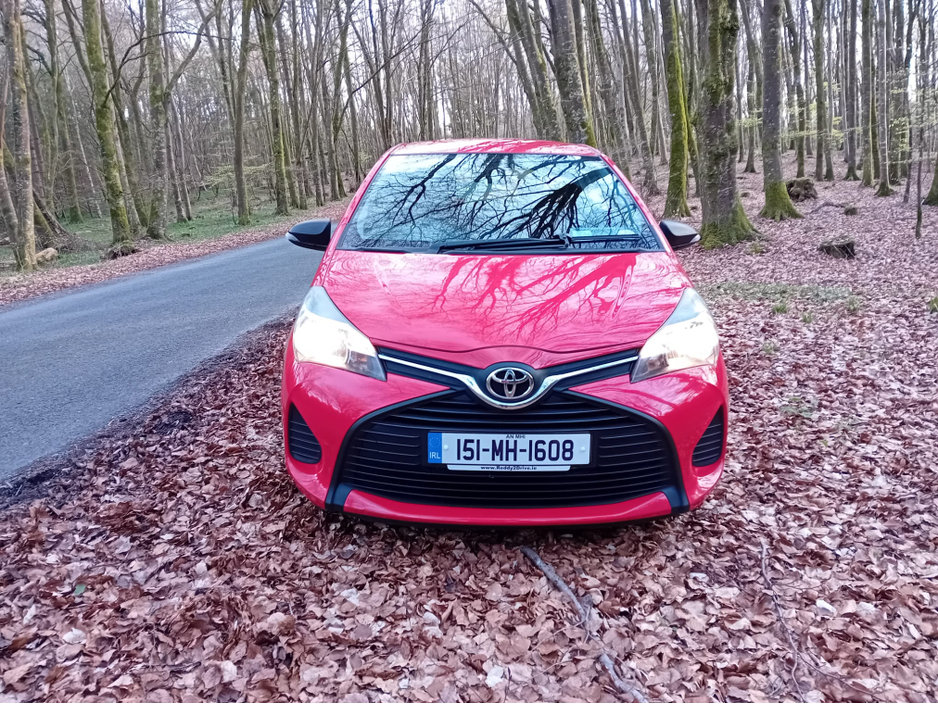 2015 Toyota Yaris - image 2