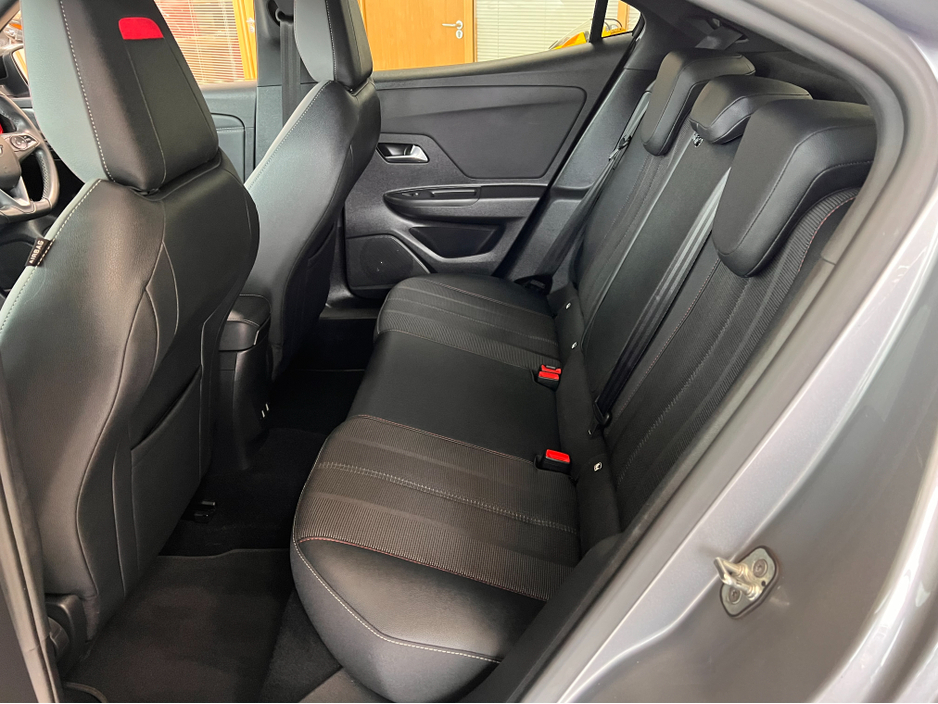 2023 Opel Mokka - image 7