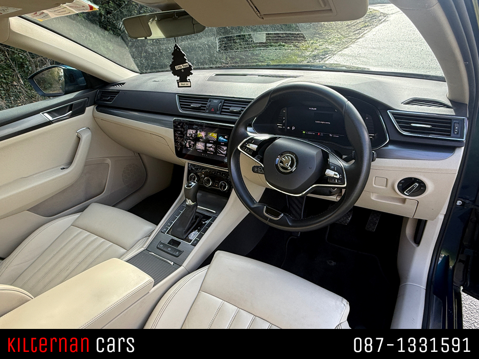 2022 Skoda Superb - image 8