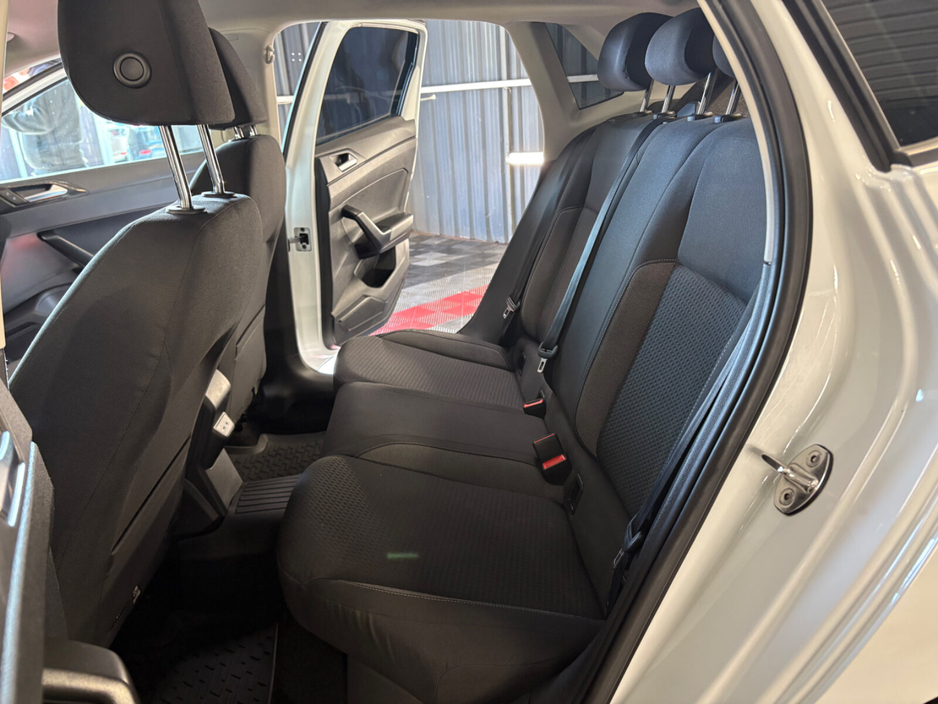 2022 Volkswagen Polo - image 15