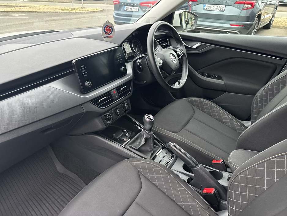 2021 Skoda Kamiq - image 2