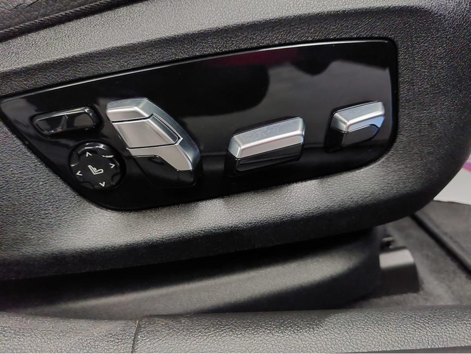 2020 BMW 5 Series - image 18