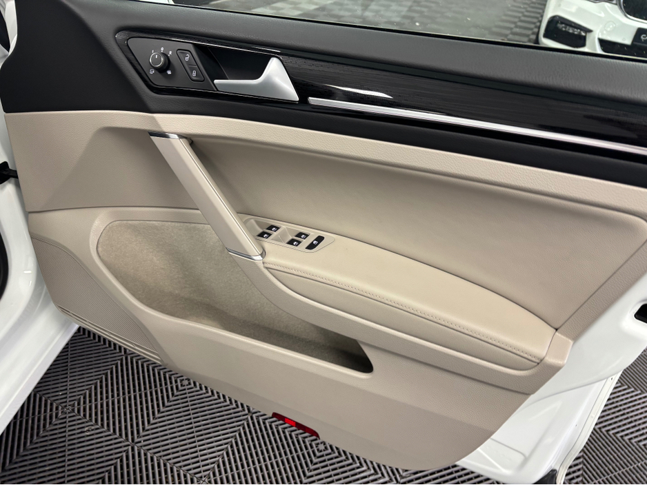 2019 Volkswagen Golf *VOLKSWAGEN GOLF TSI* *LOW MILEAGE* *HEATED LEATHER ELECTRIC SEATS* *WIDE PRONAV SCREEN* *REVERSE CAMERA* *PARKING SENSORS* *DSG AUTOMATIC* *FINANCE AVAILABLE* *TRADE INS WELCOME* €21,950