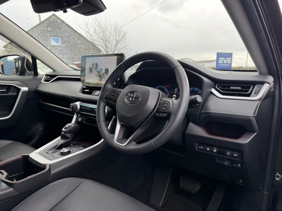 2023 Toyota Rav4 - image 10