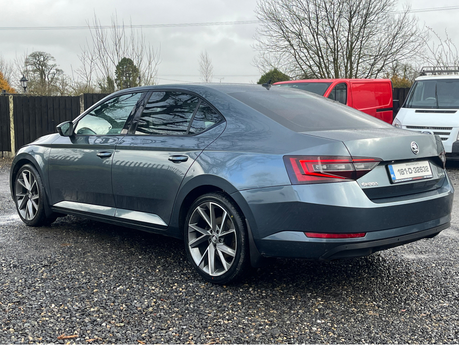 2018 Skoda Superb - image 5