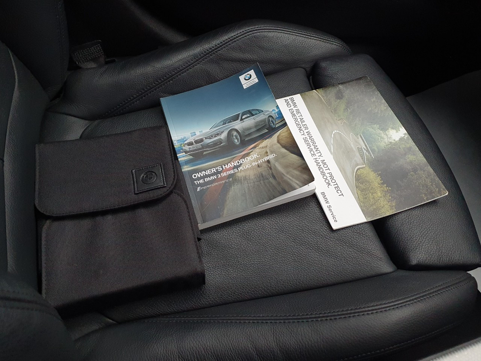 2018 BMW 3 Series - image 21