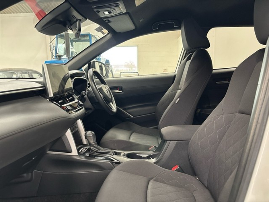 2023 Toyota Corolla Cross - image 6