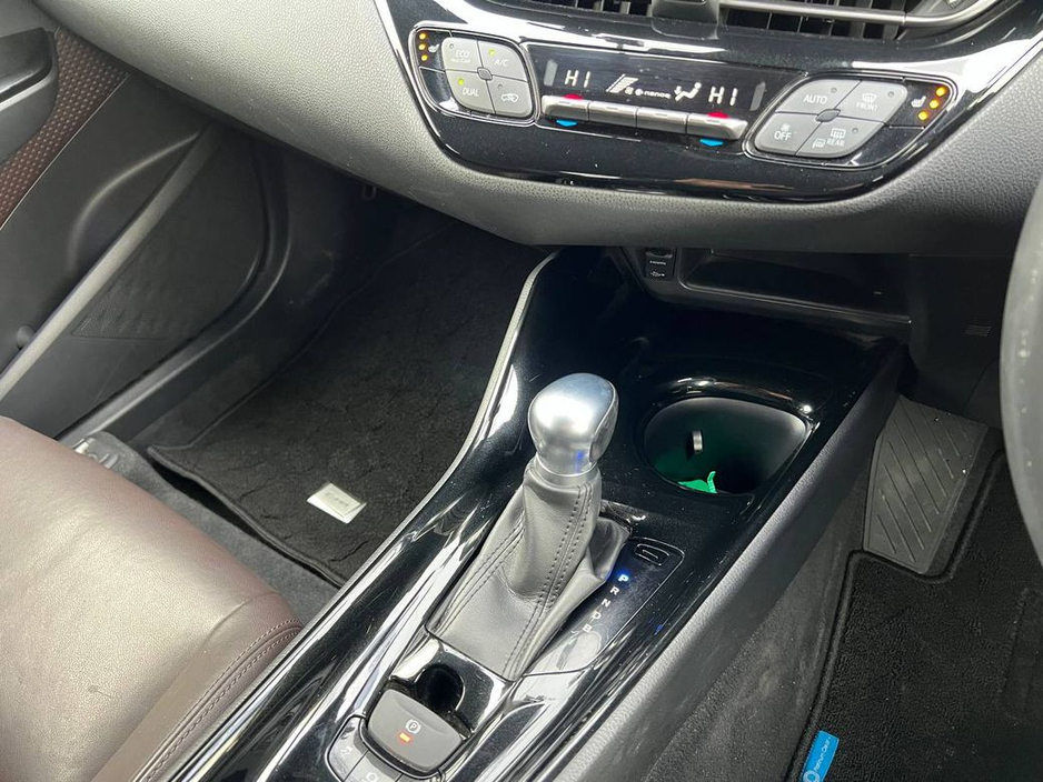 2018 Toyota C-HR MODELLISTA 1.8 HYBRID // 18" DIAMOND CUT ALLOYS // HEATED SEATS // PARKING SENSORS €19,900