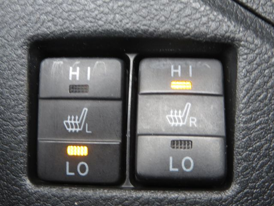 2015 Toyota Auris 1.8 HYBRID 5DR LUX €10,950