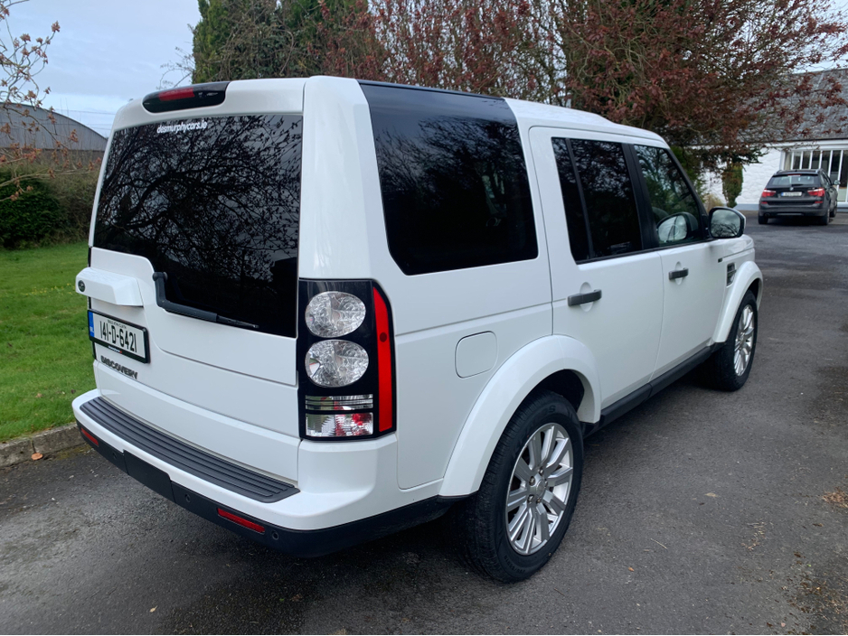 2014 Land Rover Discovery - image 3