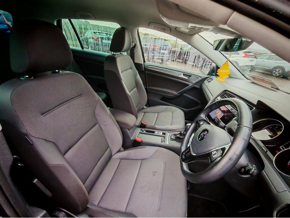 2017 Volkswagen Golf - image 5