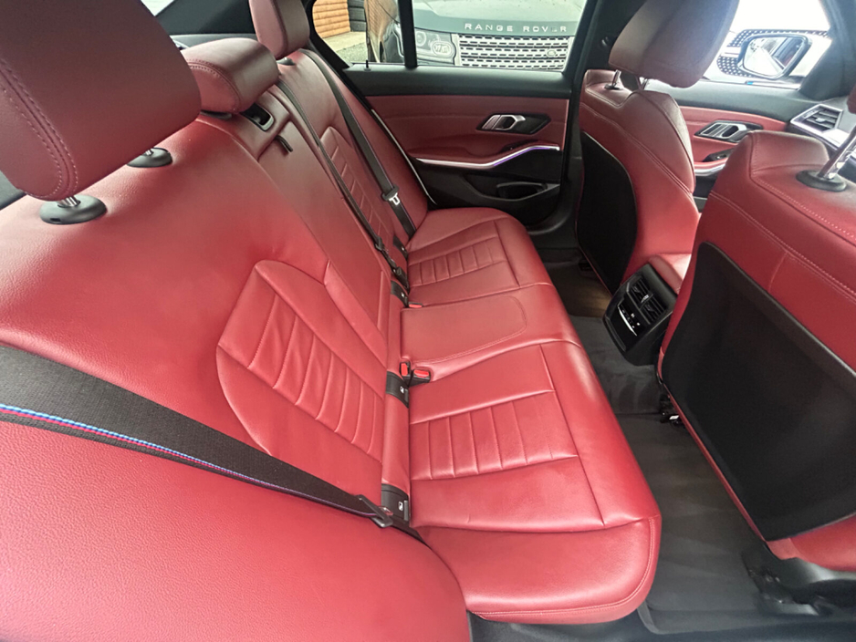 2022 BMW 3 Series - image 29
