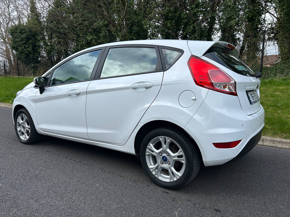 2016 Ford Fiesta - image 7
