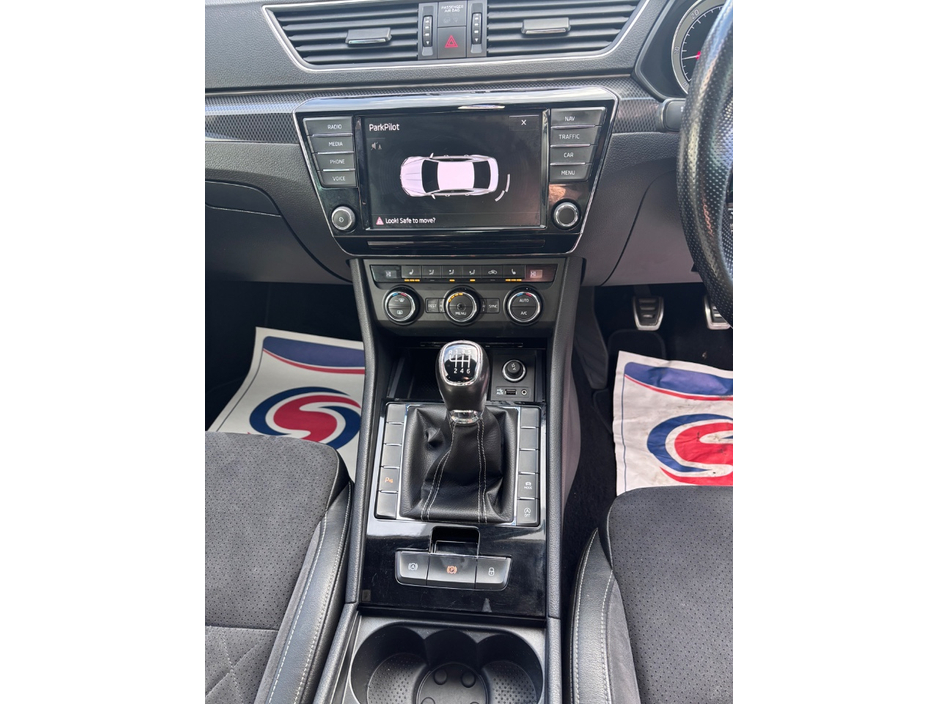 2017 Skoda Superb - image 8