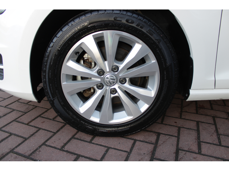 2016 Volkswagen Golf - image 22