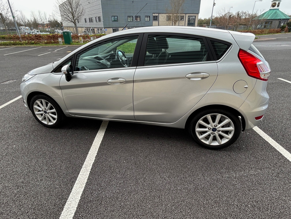 2015 Ford Fiesta - image 6