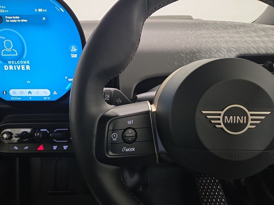 2024 MINI Hatch - image 17