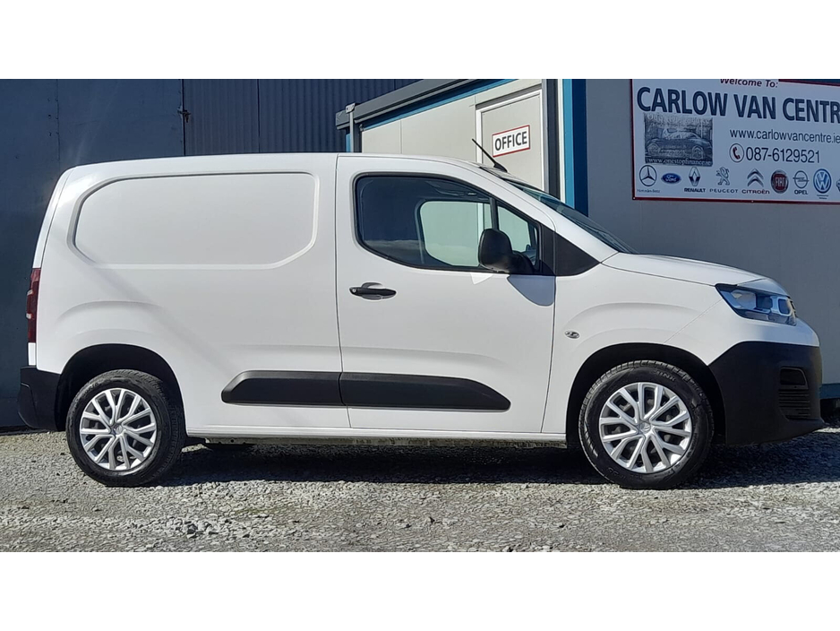 2020 Citroen Berlingo - image 2