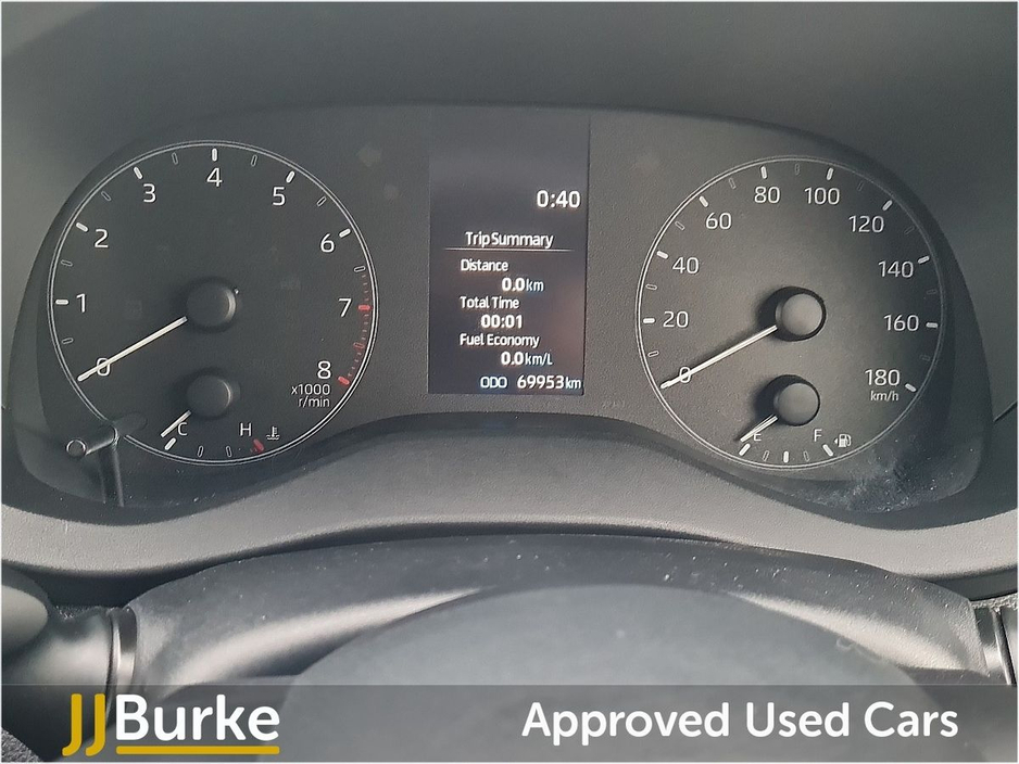 2022 Toyota Yaris - image 20