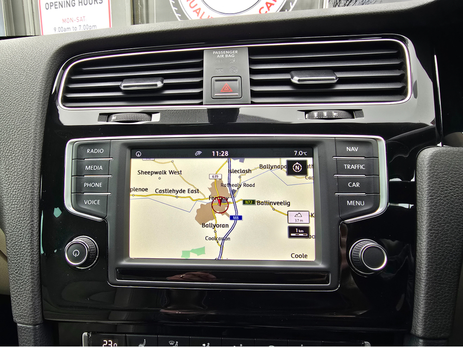 2016 Volkswagen Golf - image 25