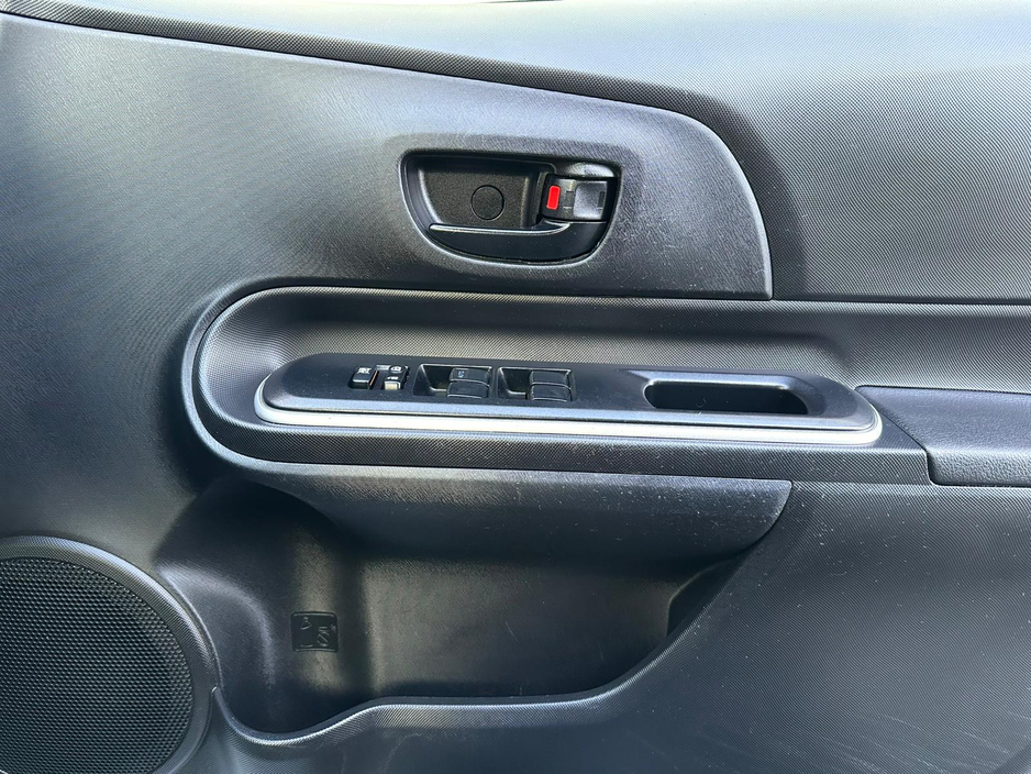 2019 Toyota Aqua 1.5 HYBRID 73 BHP €10,900