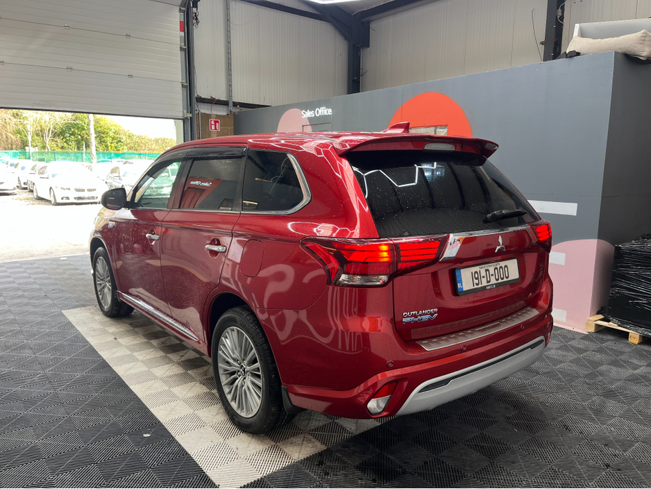 2019 Mitsubishi Outlander - image 4
