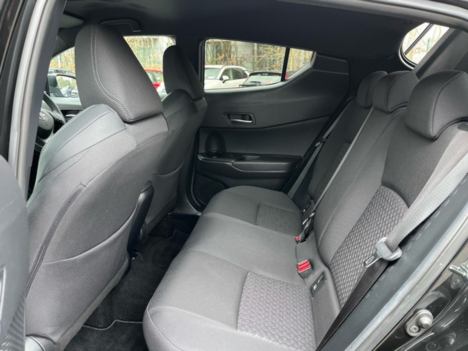 2023 Toyota C-HR - image 7