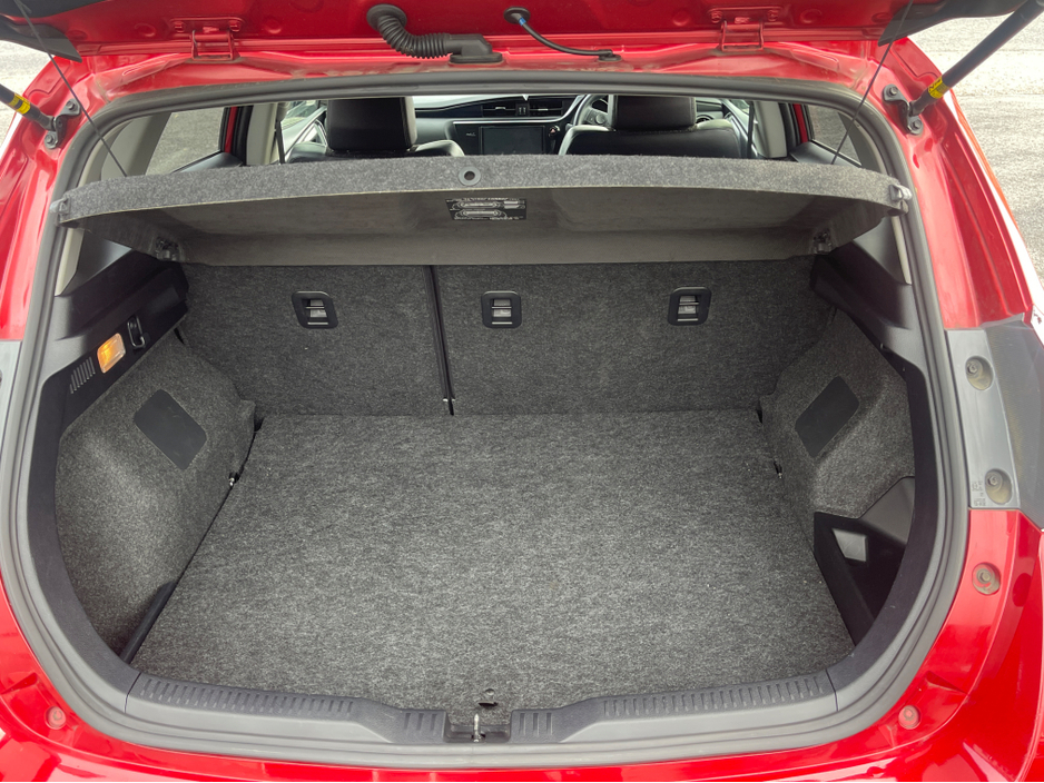 2017 Toyota Auris - image 9