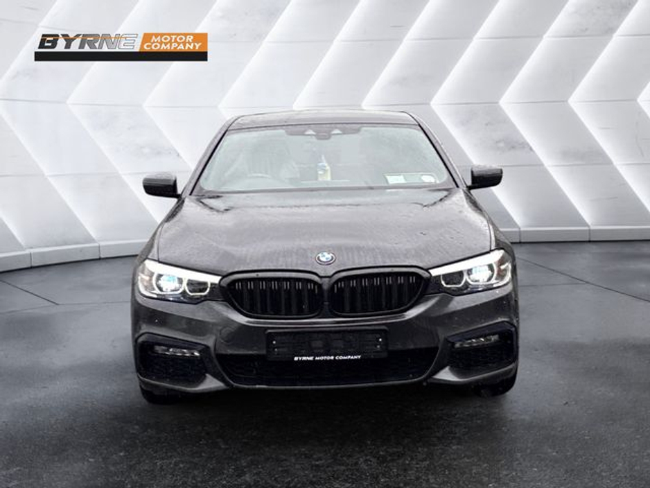 2018 BMW 5 Series - image 8