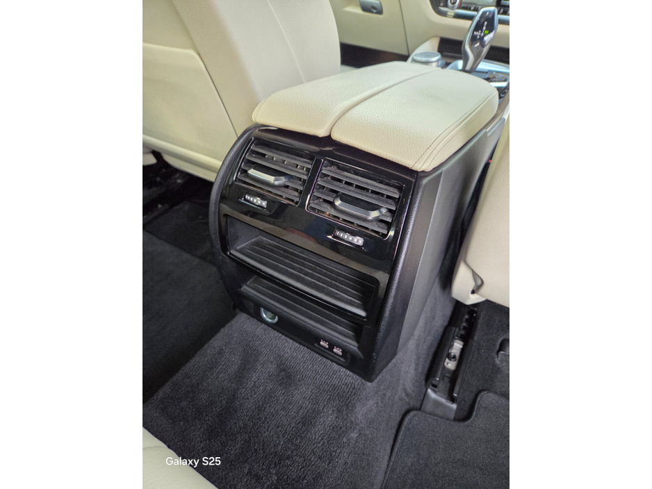 2021 BMW 5 Series - image 16