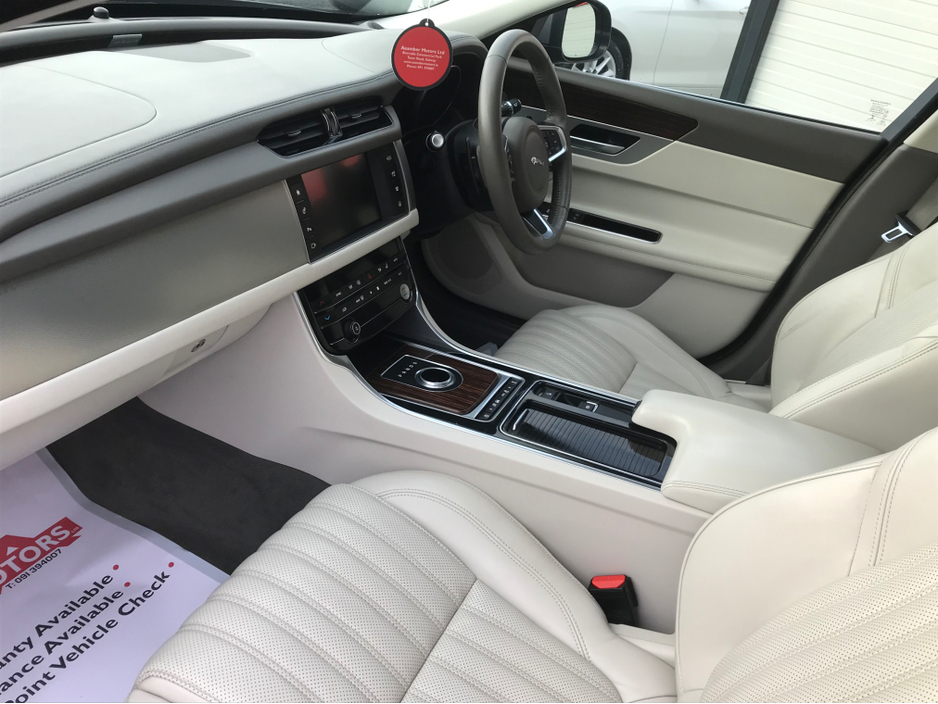 2018 Jaguar XF - image 6