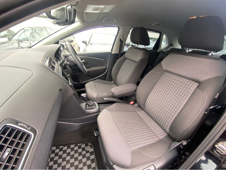 2017 Volkswagen Polo - image 10