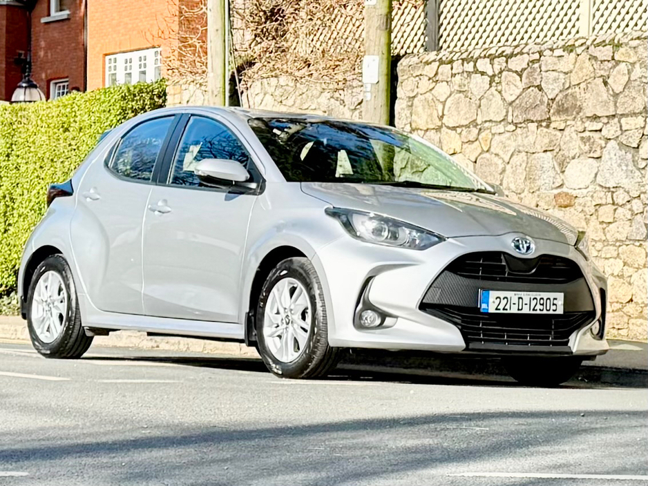 2022 Toyota Yaris - image 5