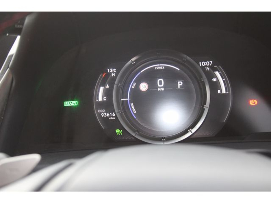 2019 Lexus ES 300 H - image 31