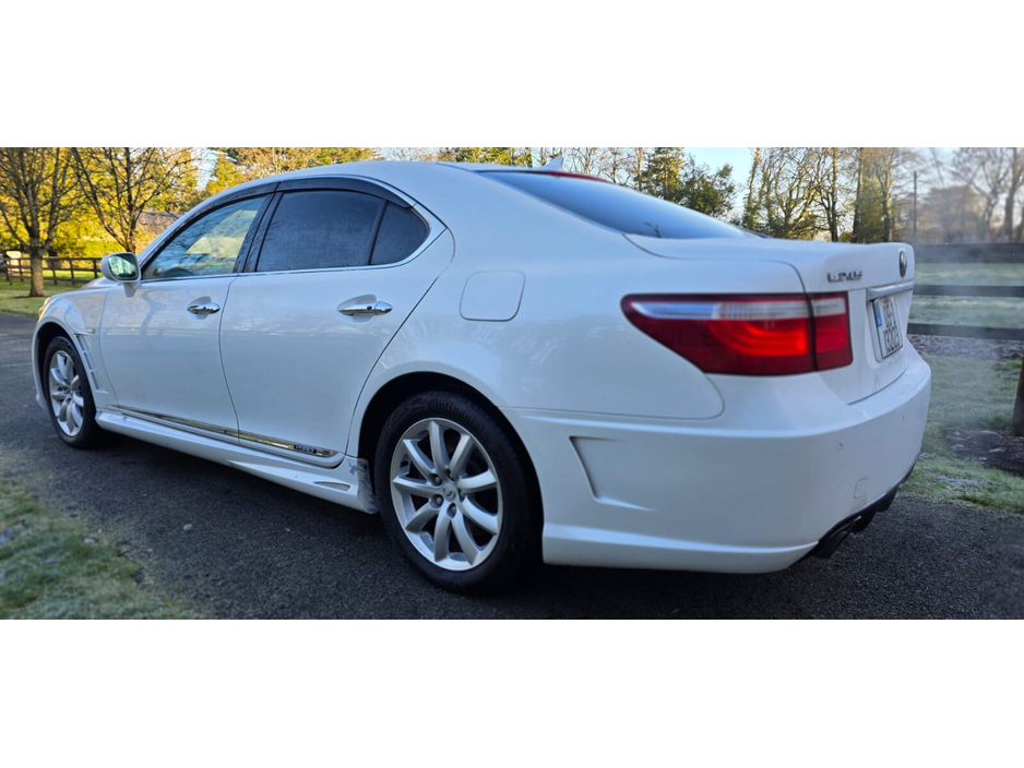 2009 Lexus LS 600 H - image 7