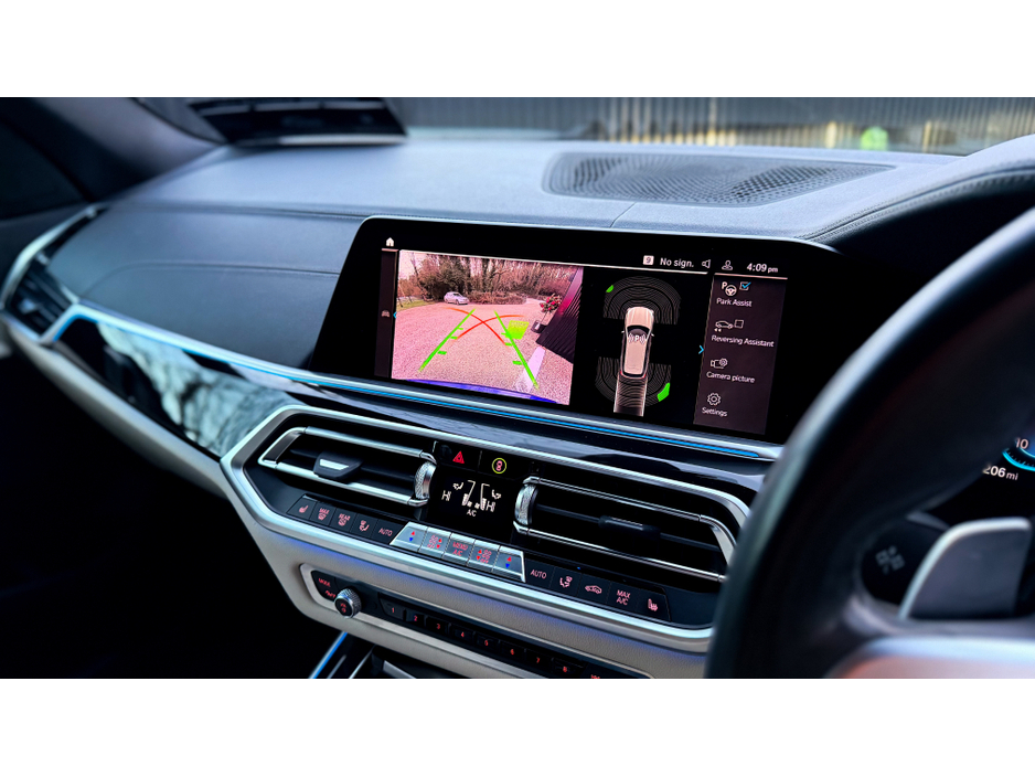 2022 BMW X5 2022 (221) BMW X5 45e M Sport Pro *SAN MARINO BLUE €64,999